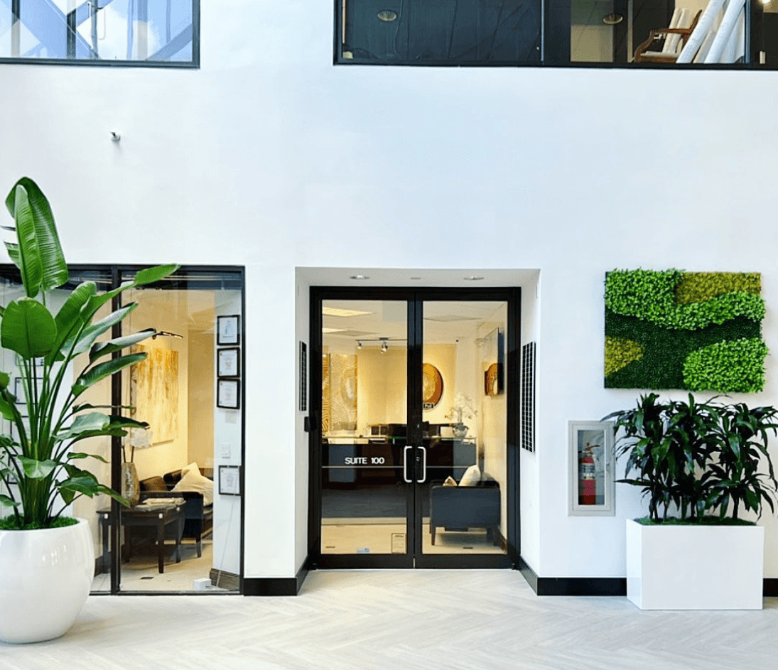 Relaxed but Vibrant Business Atmosphere